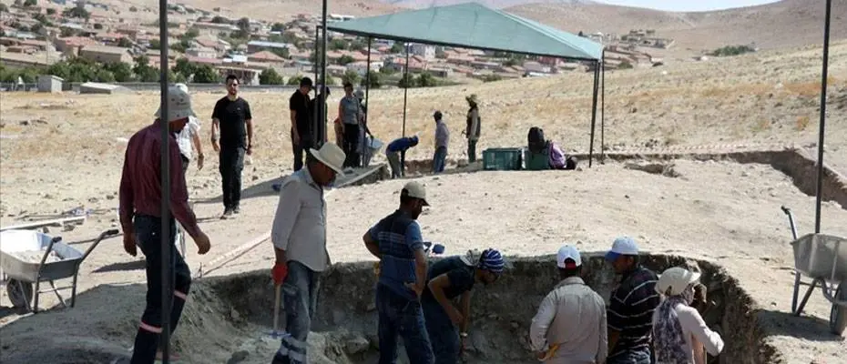 Savatra Antik Kenti'nde tiyatro gün yüzüne çıkarılıyor