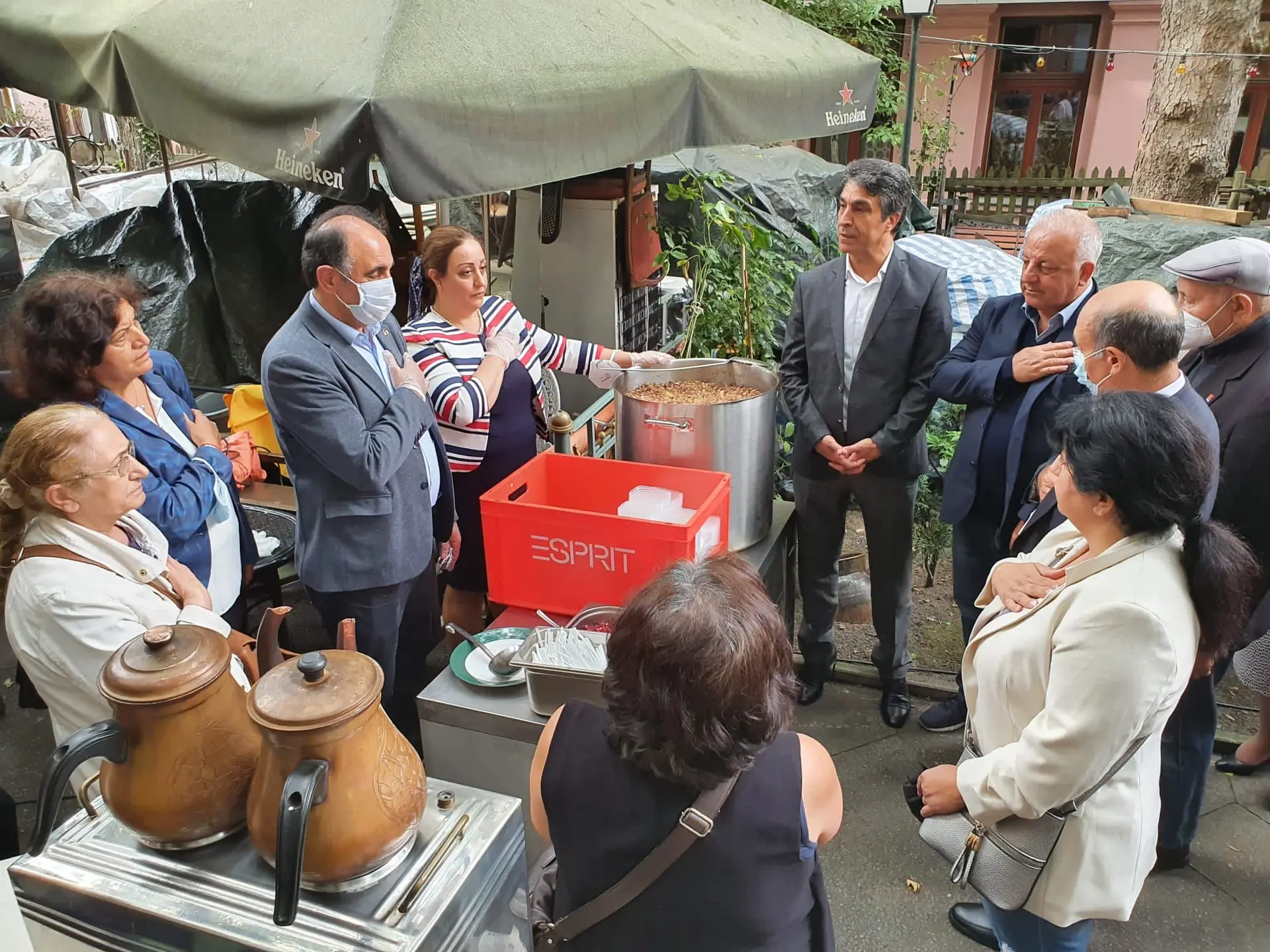 CHP Berlin Birliği Aşure dağıttı
