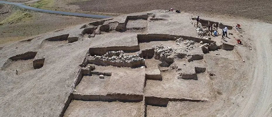 Çavuştepe Kalesi'nde yeni mezar tipi ortaya çıkarıldı