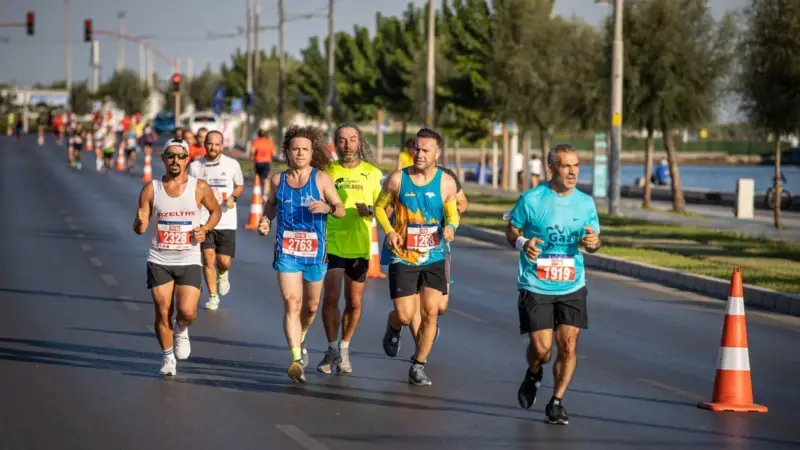 İzmir'de Zafer Kenya ve Etiyopyalı Atletlerin