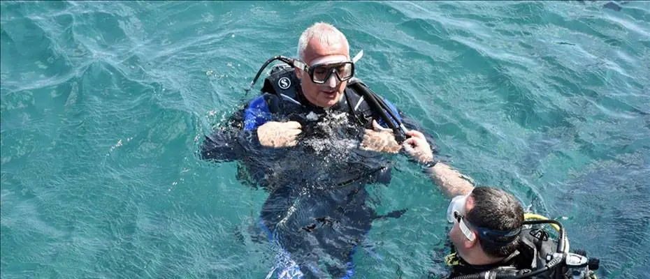 Kültür ve Turizm Bakanı Ersoy, Datça'da Osmanlı dönemi gemi batığına dalış yaptı