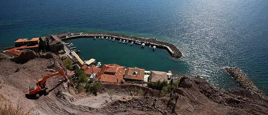 Assos'ta antik liman bölgesinde çalışmalar bilimsel gözetimle sürüyor