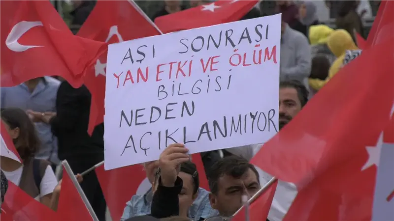 Corona Aşısı Karşıtları İzmir’de Miting Düzenledi