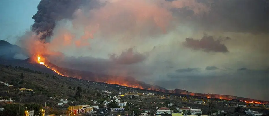 Cumbre Vieja Yanardağı'nın lavları La Palma Adası'ndaki riskleri artırıyor