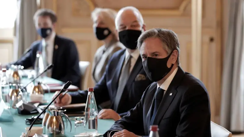 Macron ve Blinken Paris'te Görüştü
