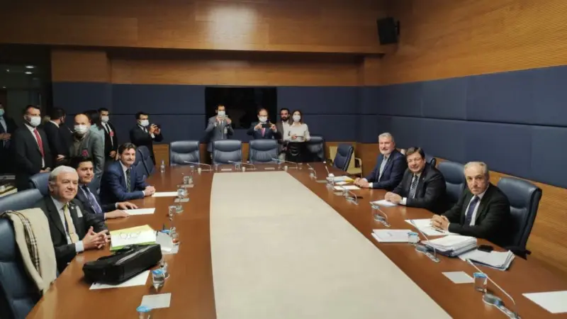 Muhalefet 'Sistem Değişikliği' İçin Meclis'te Buluştu