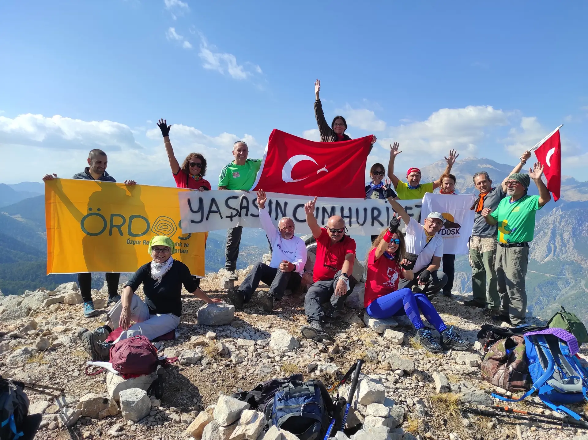 Cumhuriyet`i zirveye çıkarak kutladılar