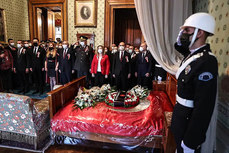 Saat 9'u 5 geçe hayat 1 dakika durdu