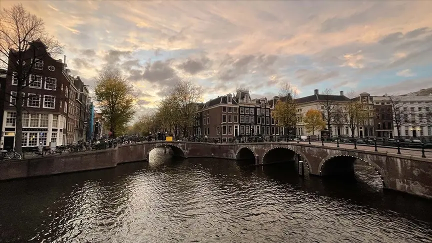 ABD'den Hollanda'ya gelen yolculara zorunlu karantina uygulanacak