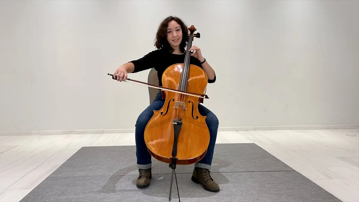14 yaşındaki Türk çellist, ABD'de uluslararası müzik yarışmasında birinci oldu