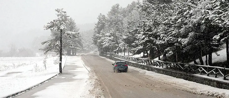 Afyonkarahisar, Bolu ve Düzce'de kar yağışı etkili oluyor