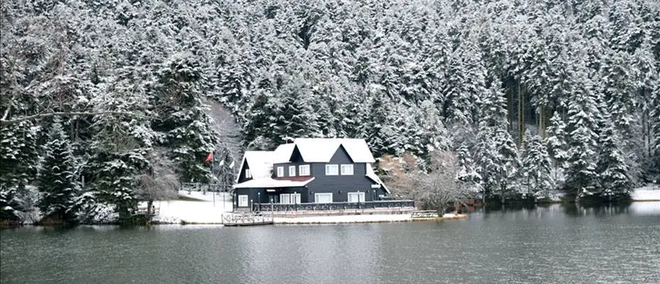 Bolu'da tabiat parkları ile kayak merkezi beyaz örtüyle kaplandı
