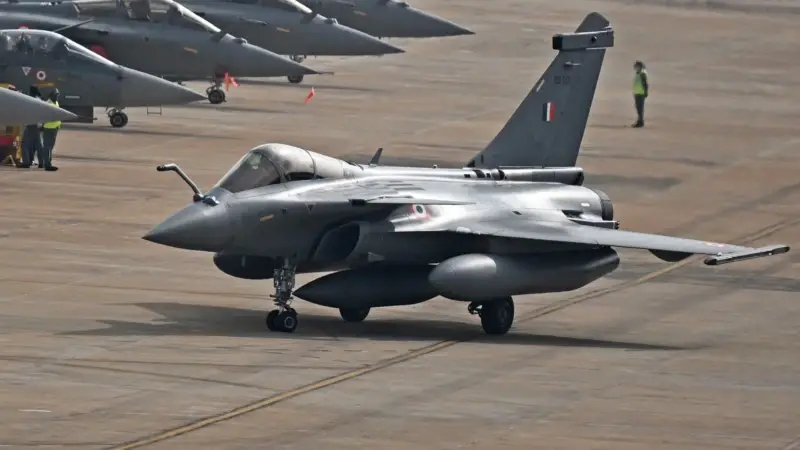 Fransa BAE'ye 80 Adet Rafale Savaş Uçağı Sattı