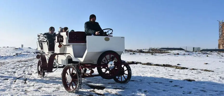 Kars'taki Ani Ören Yeri'nde elektrikli fayton hizmet vermeye başladı