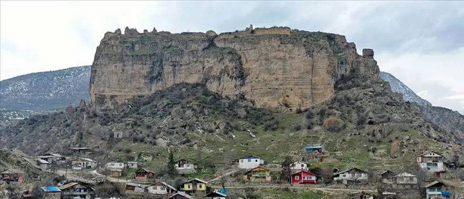 Gevhernik Kalesi'nde Orta Çağ ve Osmanlı eserlerinin izi sürülecek