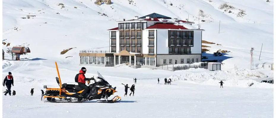 Hakkari'deki kayak merkezi yerli ve yabancı turistleri ağırlıyor