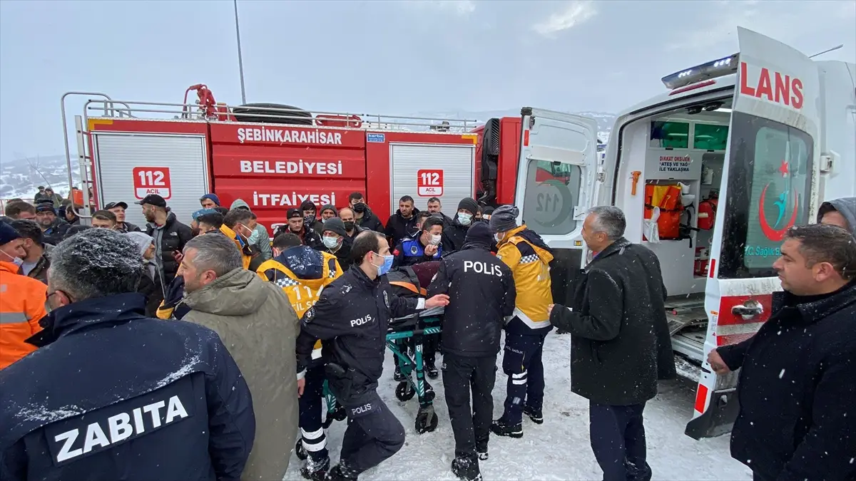 Giresun'da yolcu otobüsünün devrildiği kazada 9 kişi yaralandı