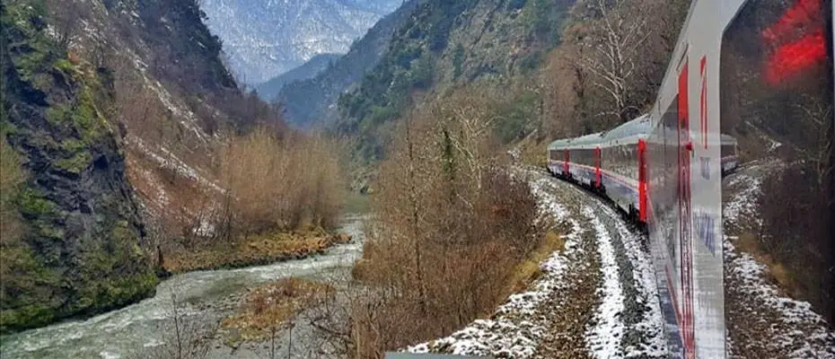 Batı Karadeniz Ekspresi, yolcularını tarih ve doğayla buluşturuyor