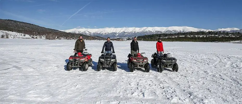 Buz tutan gölette 'ATV safari' heyecanı