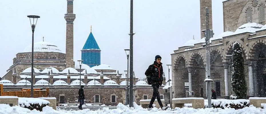 Konya kar yağışıyla beyaza büründü
