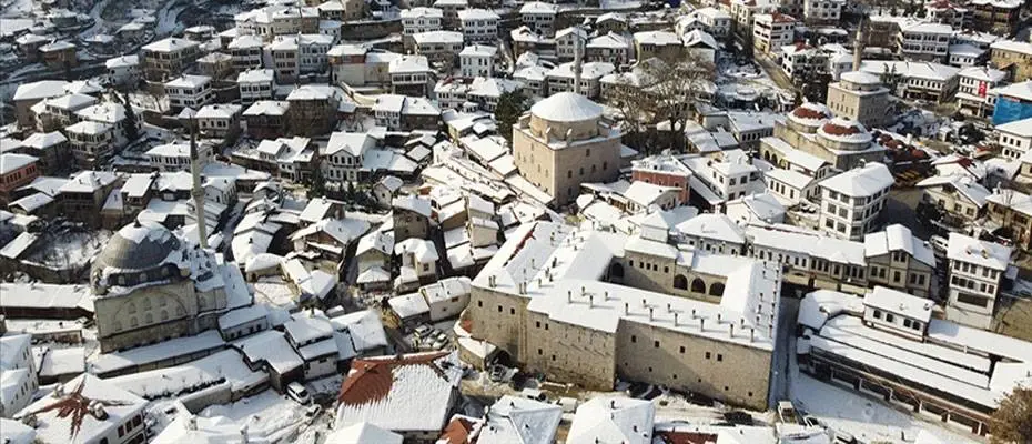 Safranbolu'nun karla kaplı tarihi mekanlarına kuş bakışı