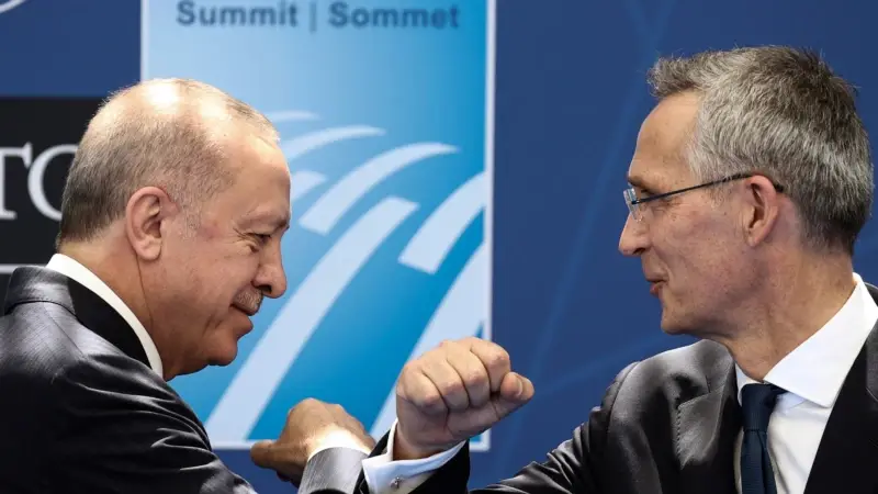 NATO'da Türkiye'yi İkna Çabaları Yoğunlaşıyor