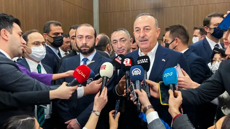 Çavuşoğlu ve Mirzoyan Antalya'da Görüştü