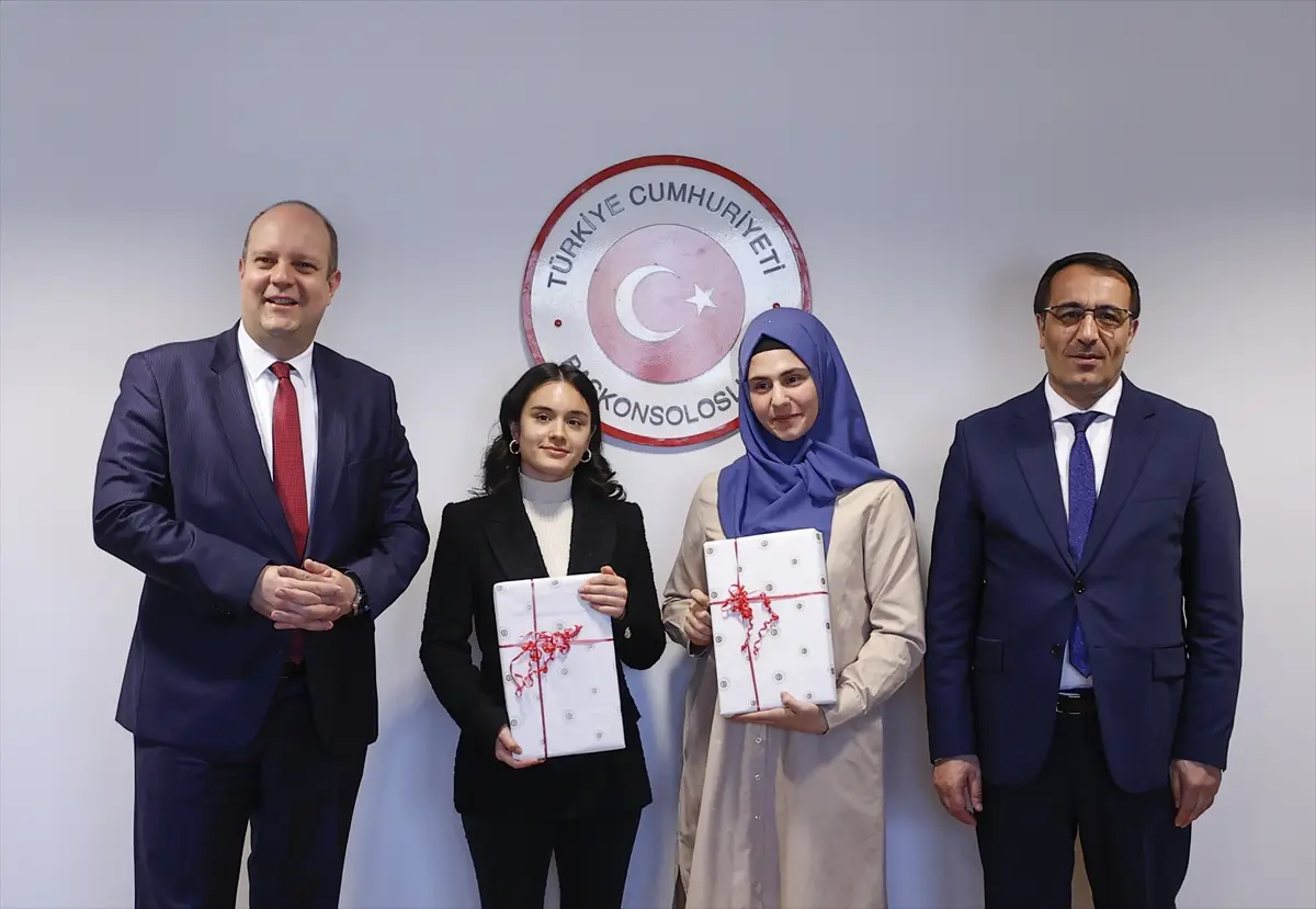 Berlin Başkonsolosluğundan Almanya'da üniversiteye yüksek puanla giren öğrencilere ödül