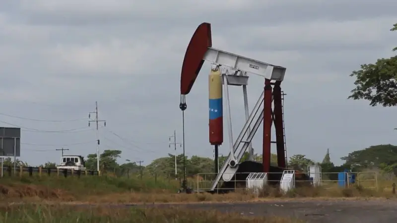 Venezuela'da Günlük Petrol Üretimi 60 Bin Varil Azaldı
