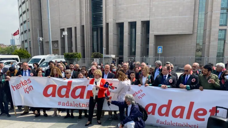 Çağlayan Adliyesi'nde Adalet Nöbeti Devam Ediyor