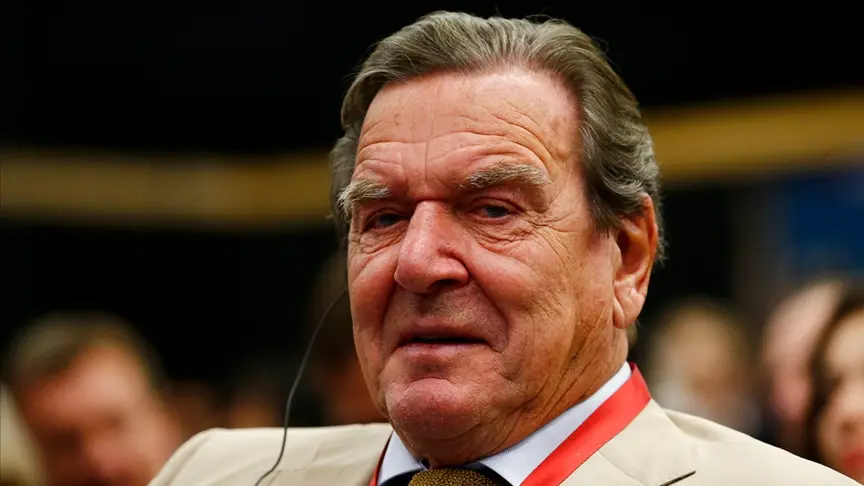 Eski Almanya Başbakanı Gerhard Schröder'e verilen bazı özel haklar geri alındı