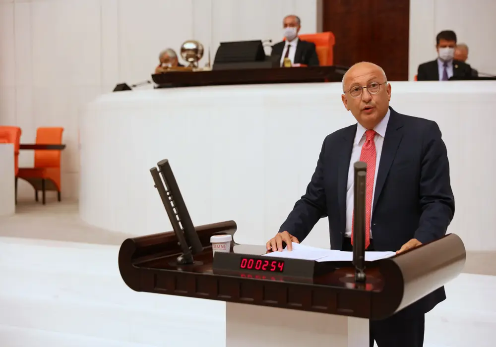 “Tarife kurnazlığından vazgeçin! Bilet zammını derhal kaldırın!”