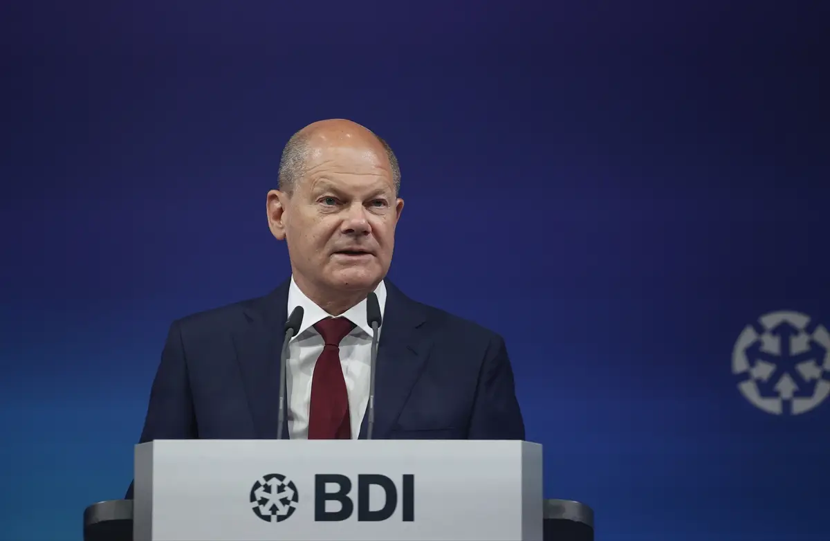 Scholz, Ukrayna'ya silah göndermeye devam edeceğini söyledi