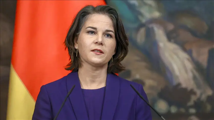 Bakan Baerbock’u taşıyan uçak bozuldu
