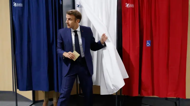 Fransa Seçimlerinde Macron'a Darbe