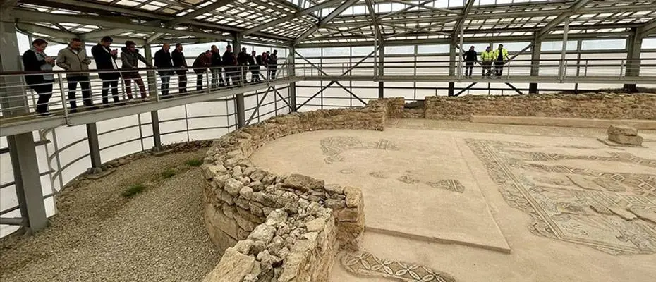 Karabük'te antik kentin ziyaretçileri kazı çalışmalarını yakından görüyor
