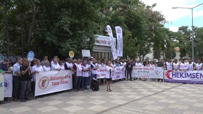 Sağlıkçılar: "Emeğimizle Alay Ediyorsunuz"