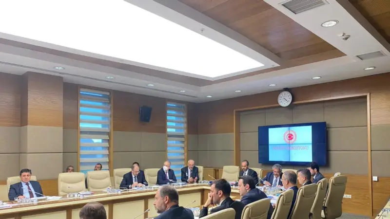 Tartışmalı Sosyal Medya Yasası Komisyon'dan Geçti