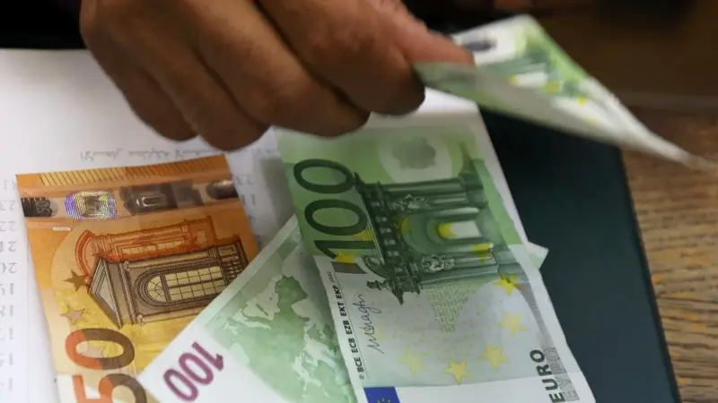 2002'den Bu Yana İlk Kez Euro ve Dolar Eşitleniyor