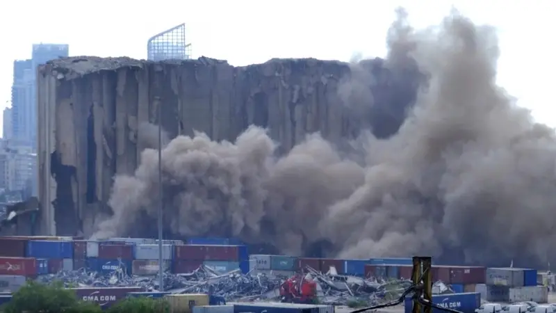 Beyrut Limanı'ndaki Silo Kısmen Yıkıldı