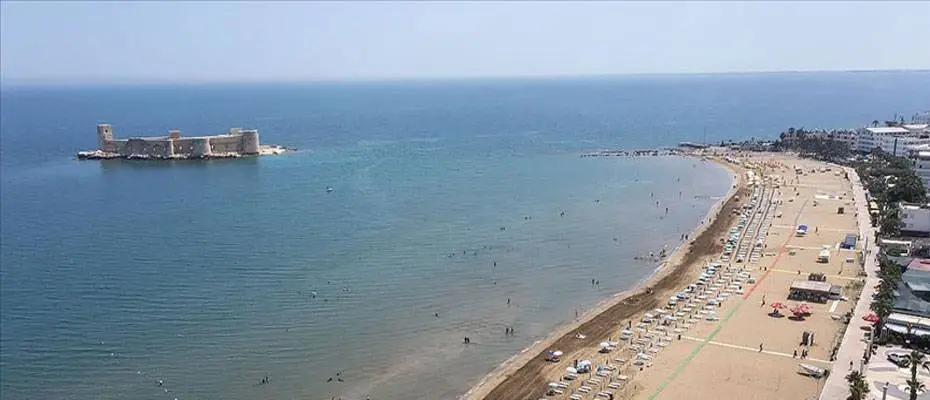 Mersin plajlarında bayram tatili yoğunluğu