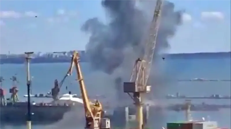 Rusya Ukrayna'nın Odesa Limanı'nı Vurdu