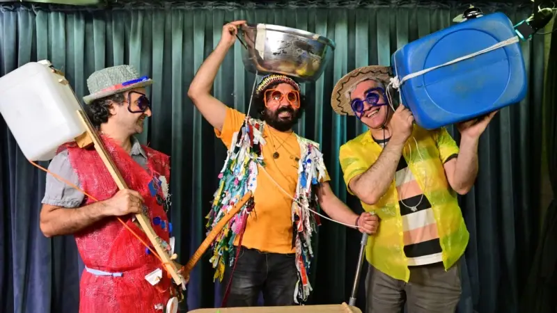 Çöp Atıklarından Yapılan Müzik Aletleriyle Konser