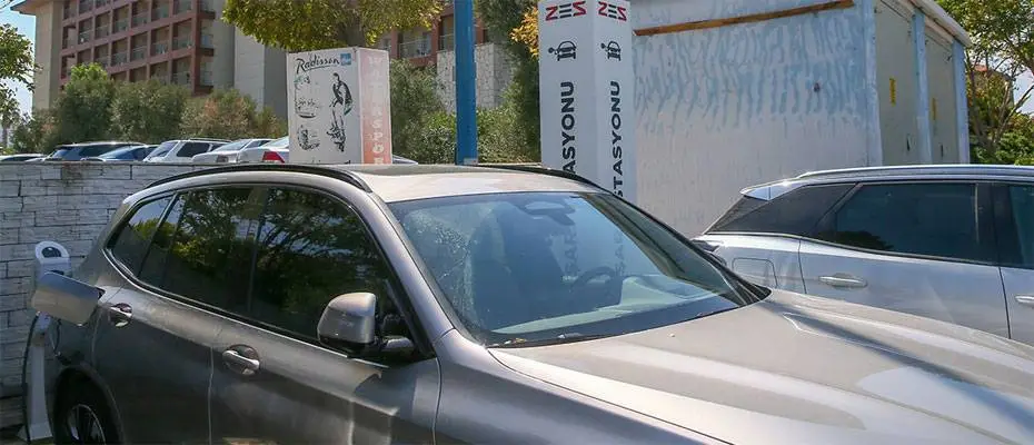 Elektrikli otomobil şarj istasyonları, tatilcilerin otel tercihini etkiliyor