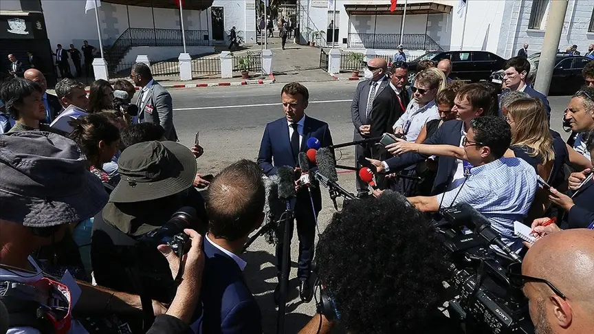 Fransa Cumhurbaşkanı Macron, Cezayir'de hakaret ve protestolara maruz kaldı