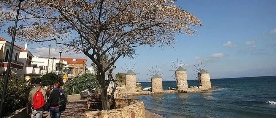 Gençler, Çeşme ve Kuşadası'ndaki ücretsiz yurtlarda tatillerini geçiriyor