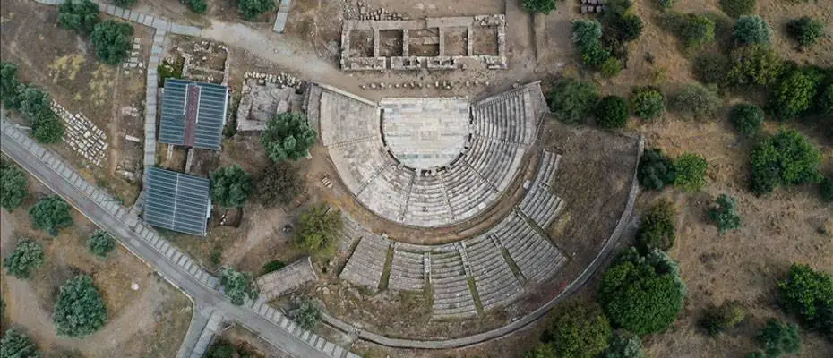 Metropolis'te 1800 yıllık kamusal yapı bulundu