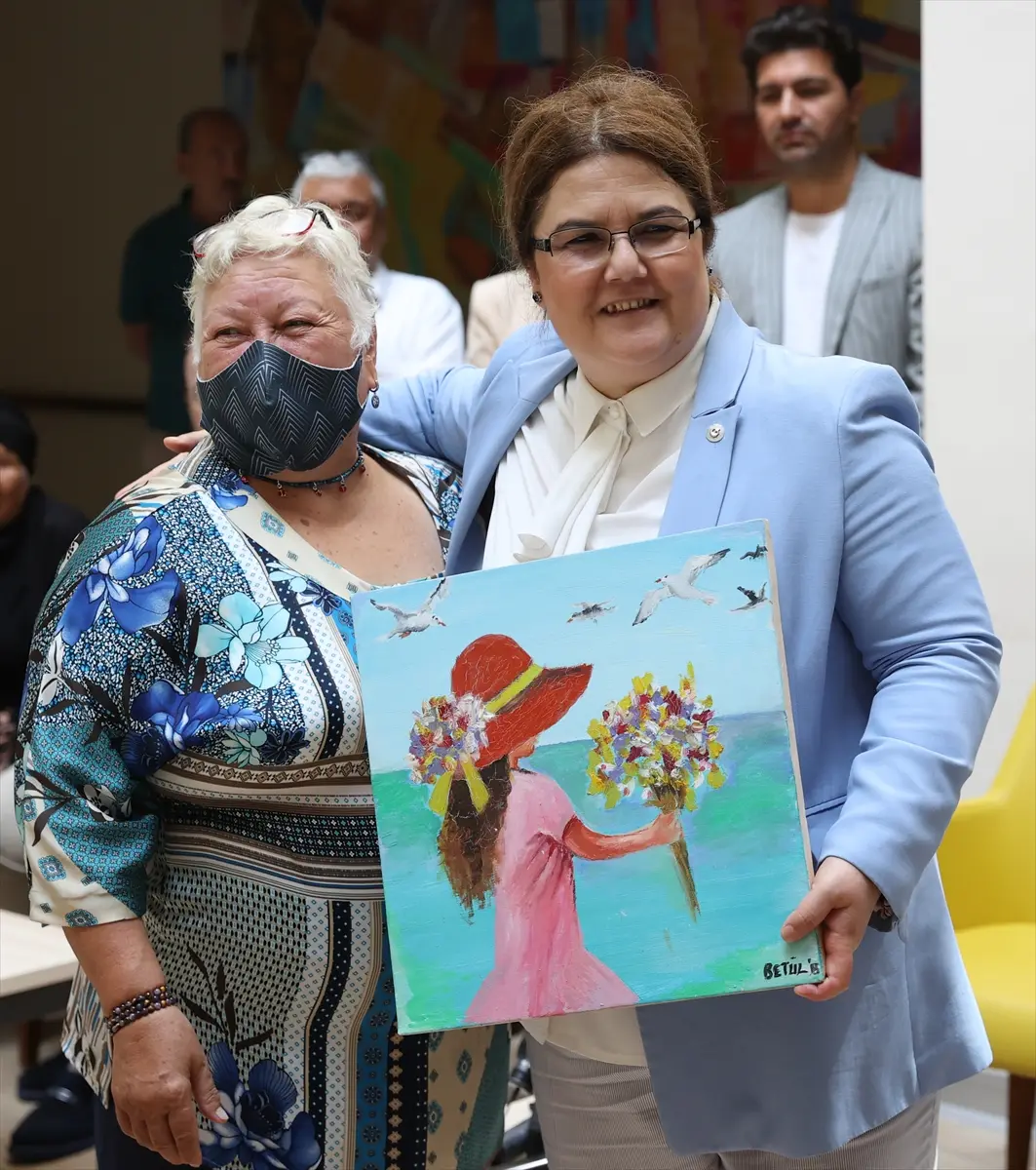 Aile ve Sosyal Hizmetler Bakanı Derya Yanık huzurevini ziyaret etti