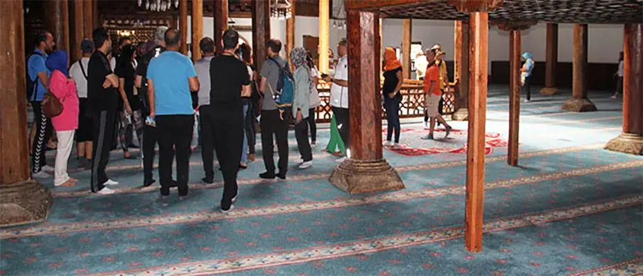 Konya'daki tarihi ahşap camiyi 2 ayda 81 bin kişi ziyaret etti