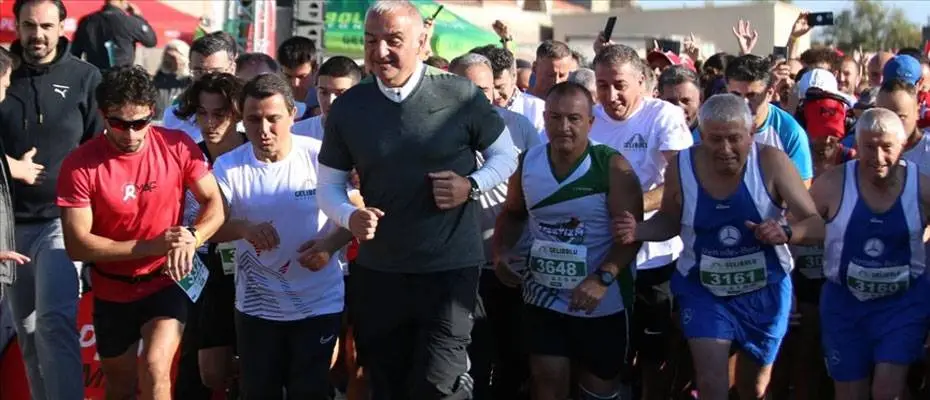 Bakan Ersoy, Uluslararası 7. Gelibolu Maratonu'na katıldı